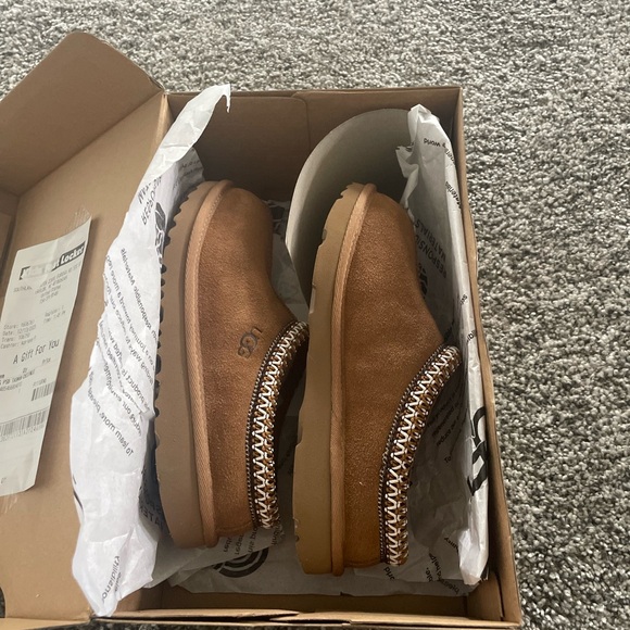 UGG Other - Girls UGG Tasman slipper in chestnut